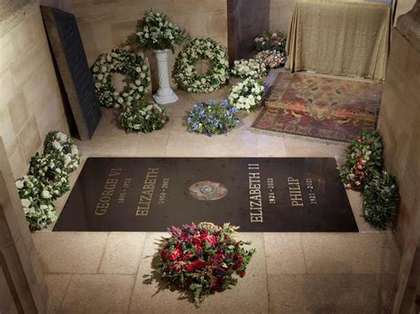 queen elizabethan tombstones.